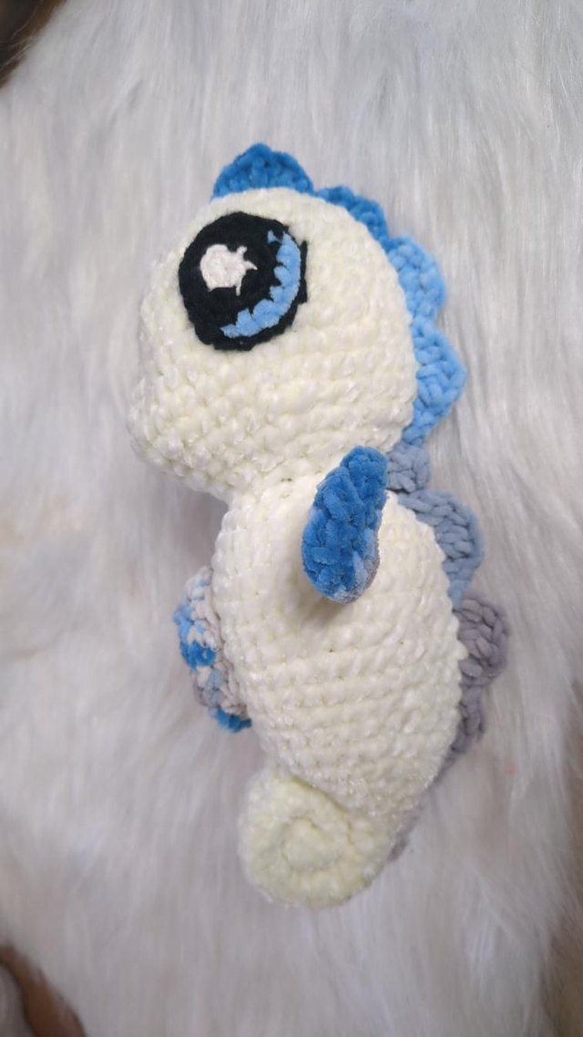 Hippocampe bleu et blanc 