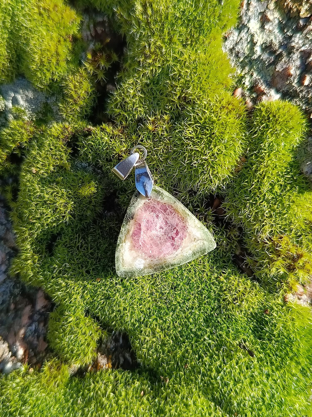 Pendentif Tourmaline Melon d’Eau Naturelle – 2 x 1,5 cm