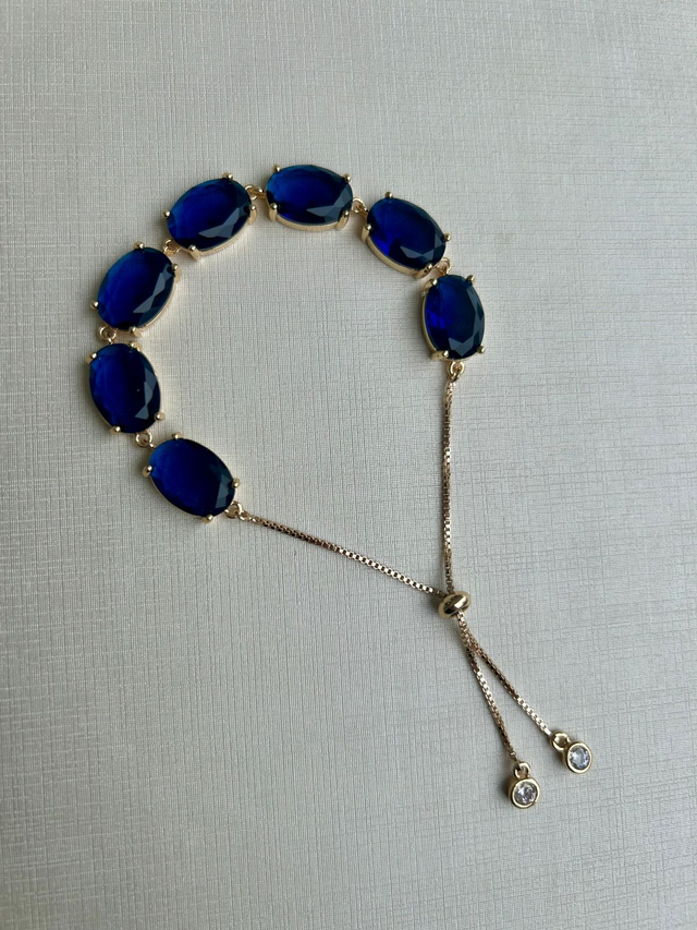 Pulseira em pedras gema oval azul safira banhado em ouro 18k fecho gravatinha