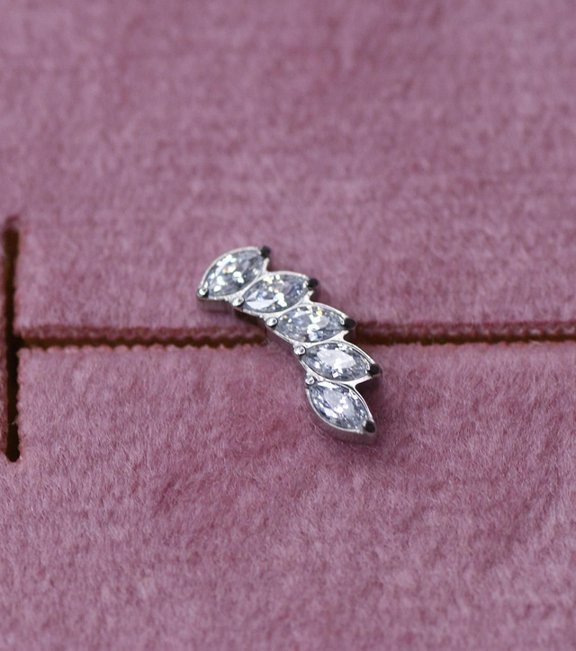 Curved Marquise Cluster