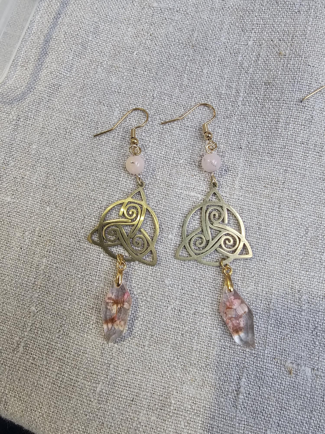 Triquetra, fleurs roses &amp; opale rose