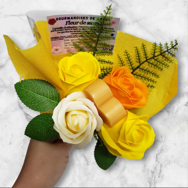 Bouquet fleurs de savon et savon d'invité 