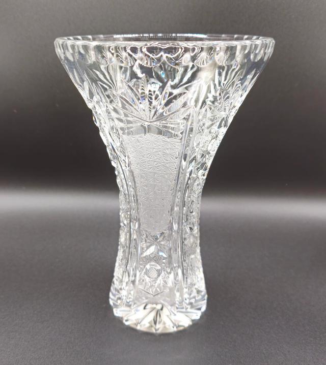 Vase en cristal taillé 