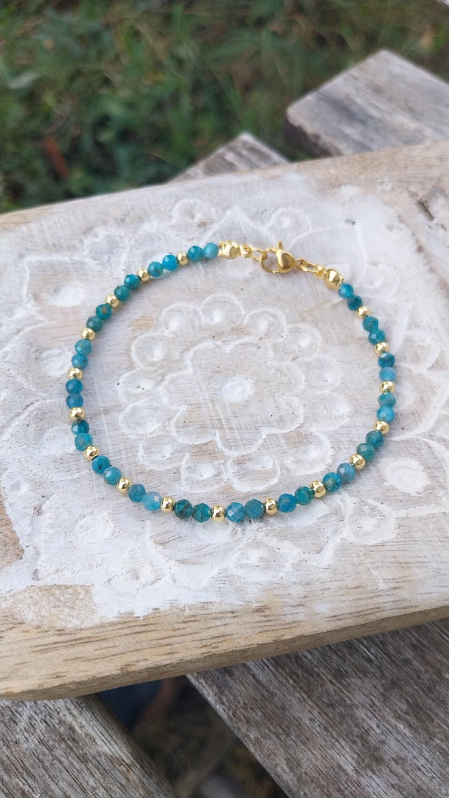 Bracelet en pierres semi-précieuses d'Apatite facettée 