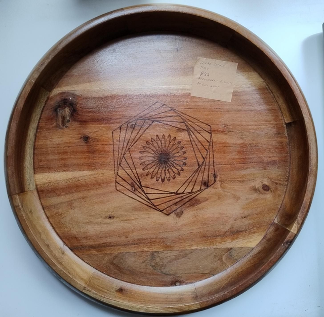 Extra large round tray with geometric flower design 