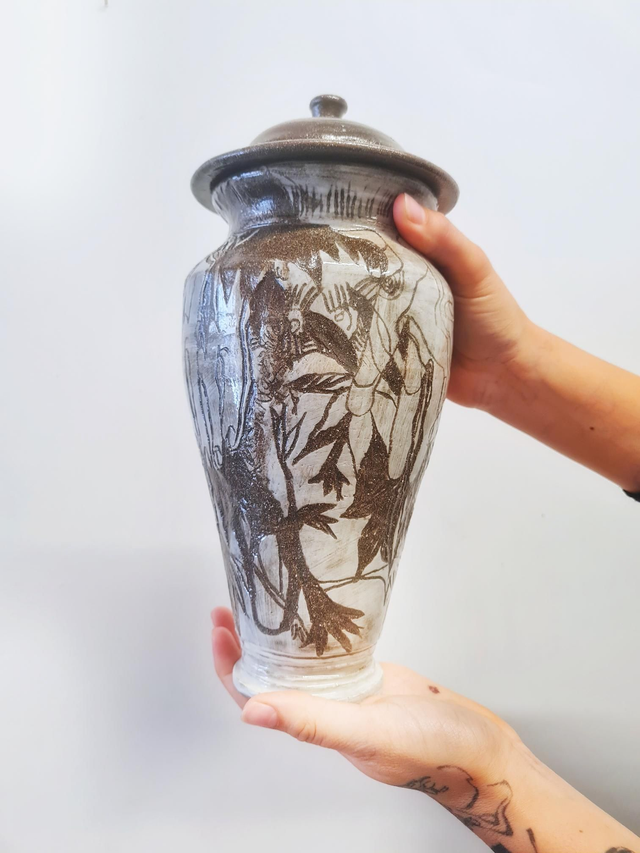 Vase offrir et cueillir des fleurs