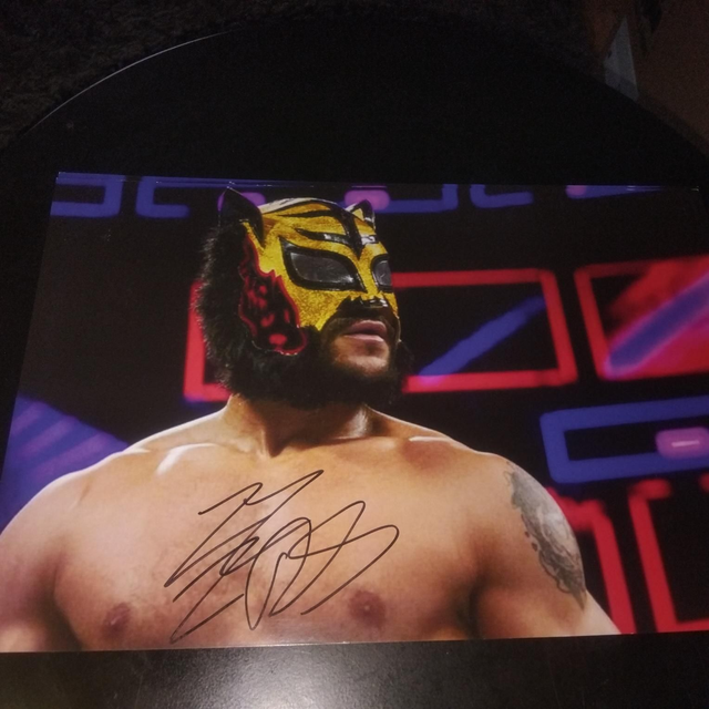 Lince Dorado (WWE) handsigned image