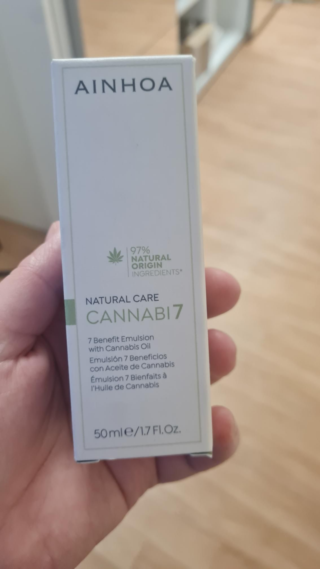 Hydratačná emulzia pre podráždenú, citlivú alebo ceľmi suchú pleť s CANNABI olejom 50ml VÝPREDAJ