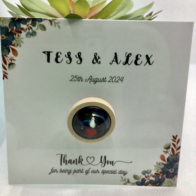 10/50 pieces Handmade brooches with custom wedding cards. Wedding favours.