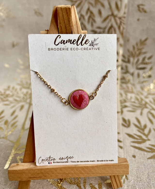 Bracelet brodé coeur rose