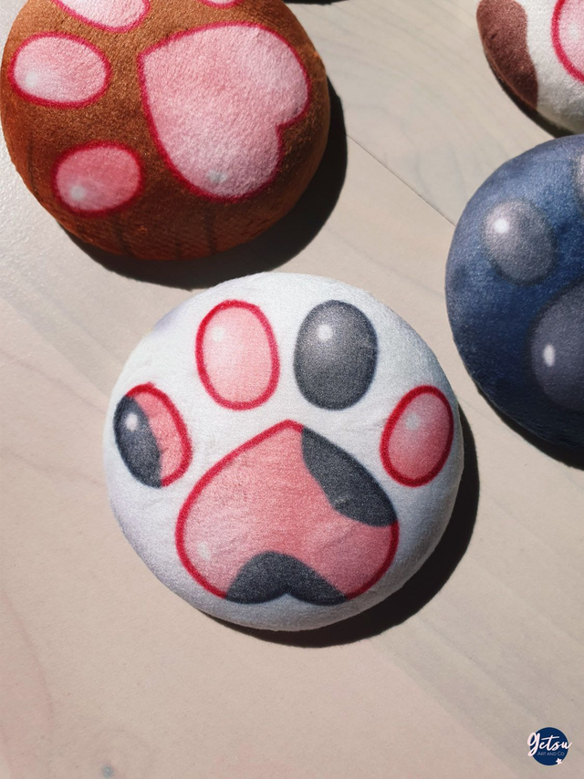 Badge squish - patoune blanche-grise