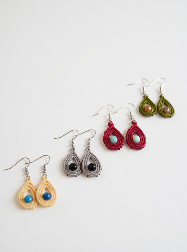Boucles d’oreille goutte en micro-macramé