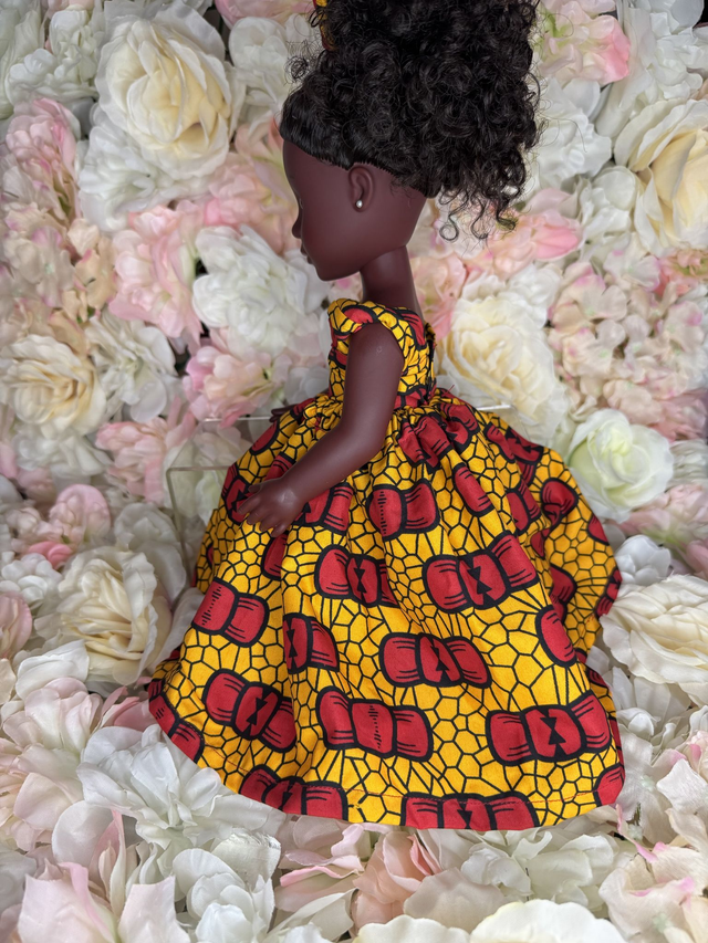 Poupée Habillée d'une Jupe et Haut en Wax Jaune et Rouge Fait main