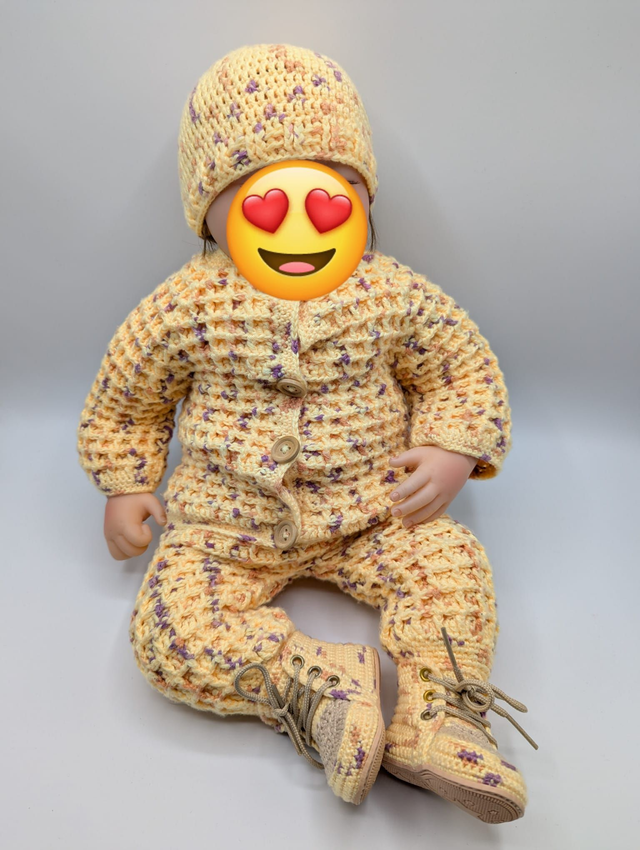 Ensemble bébé crocheté 100 % fait main – bonnet, salopette, blouse et chaussons