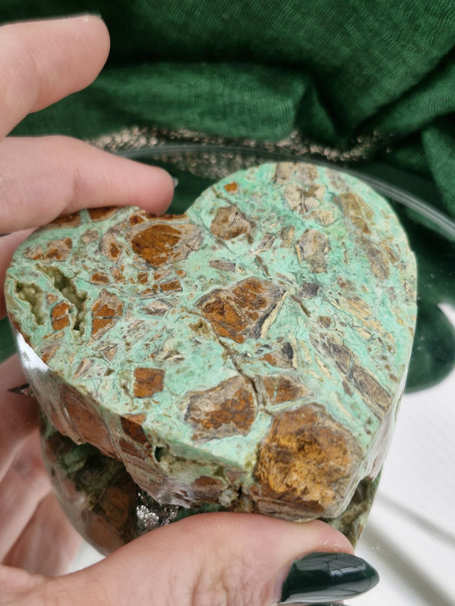 Green grape agate heart