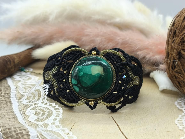Bracelet micro macramé malachite sertie laiton doré 