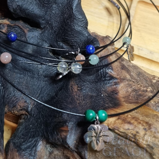 Collier hibiscus :Aventurine verte créer sur commande délai de 10 jours ouvrable