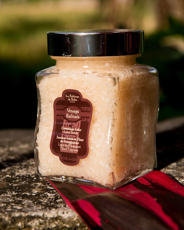 Peeling  Lulur - 300g - Balinais  (Lotus &amp; Frangipani) 