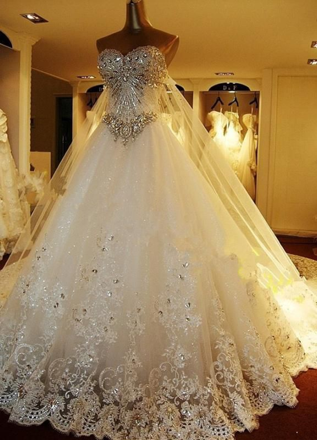 Robe de Mariée Princesse Brillante Col Coeur Longue Traîne / Réf : RMP03