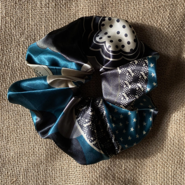 Chouchou XL imprimer fleurs noir/bleu