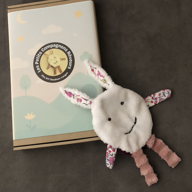 Précommande Lapin - Les petits compagnons rêveurs - Kit DIY Doudous-Langes 