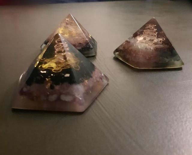 Pyramide Orgonite Pentagone Personalisée