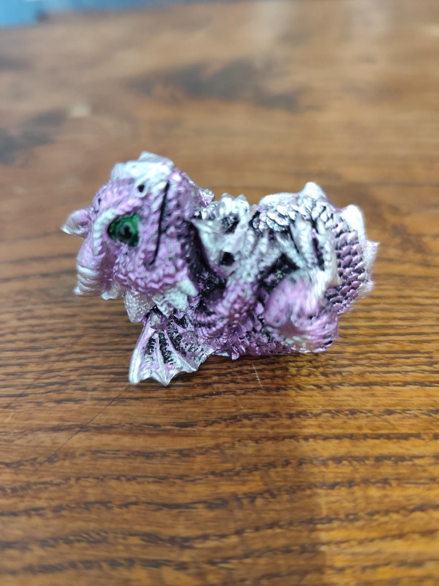 Bébé dragon fantasy aléatoire