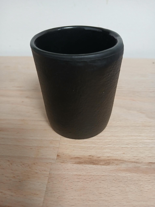 Tasse en fonte noire 
