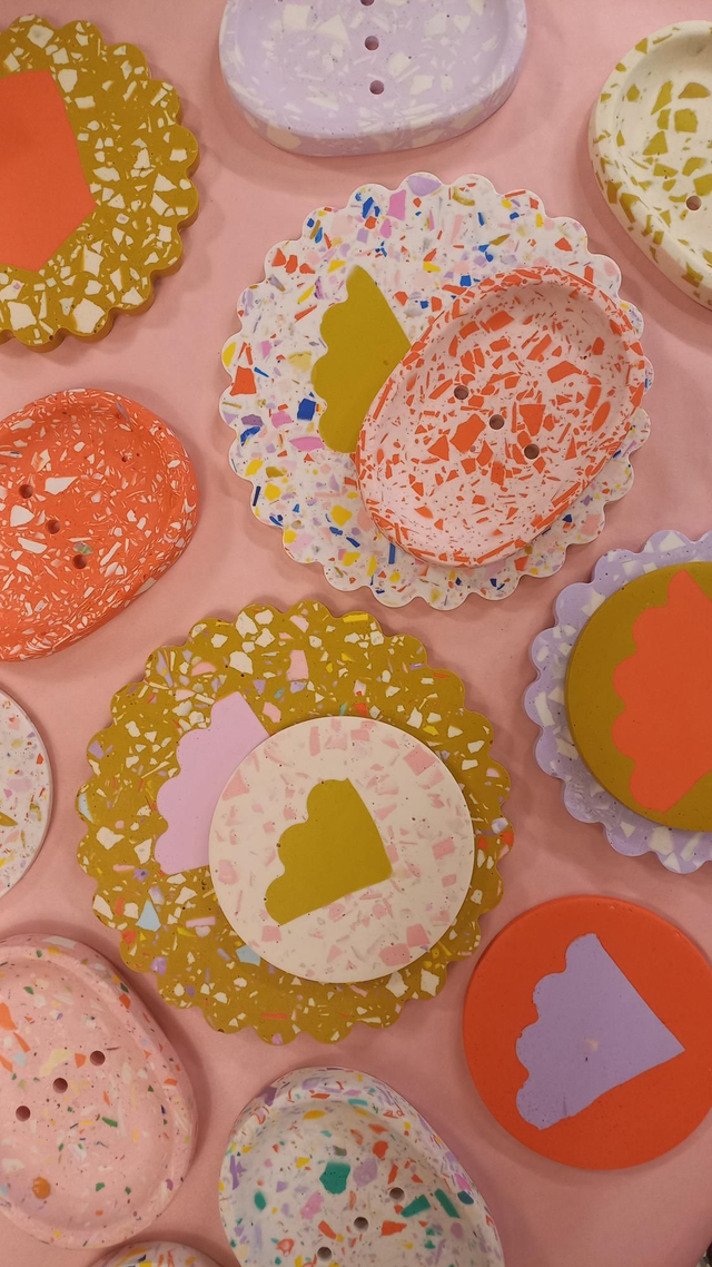 Mydelniczka, pomarańczowe lastryko, brzoskwiniowa