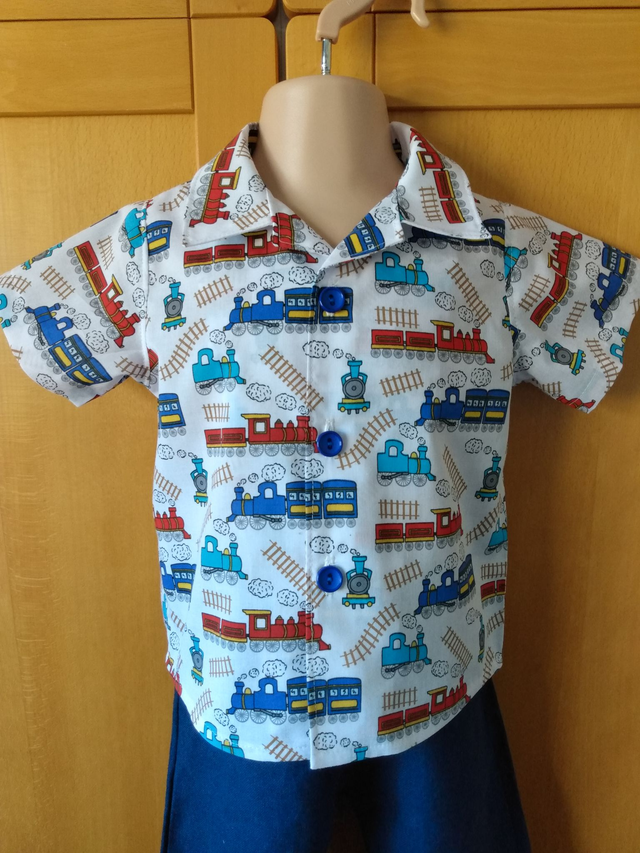 Shirt - 12 mth (80 cm).   Trains