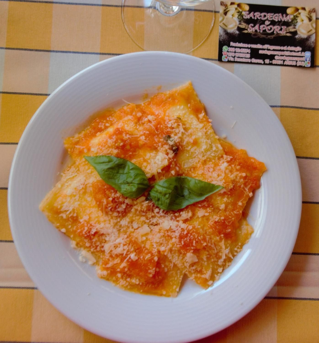 Ravioli di ricotta vaccino con scorza di limone (18 pezzi  - confezione da 300g)