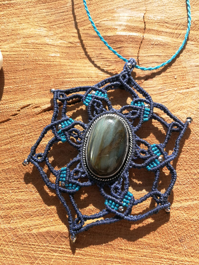 Collier micro-macramé Mandala