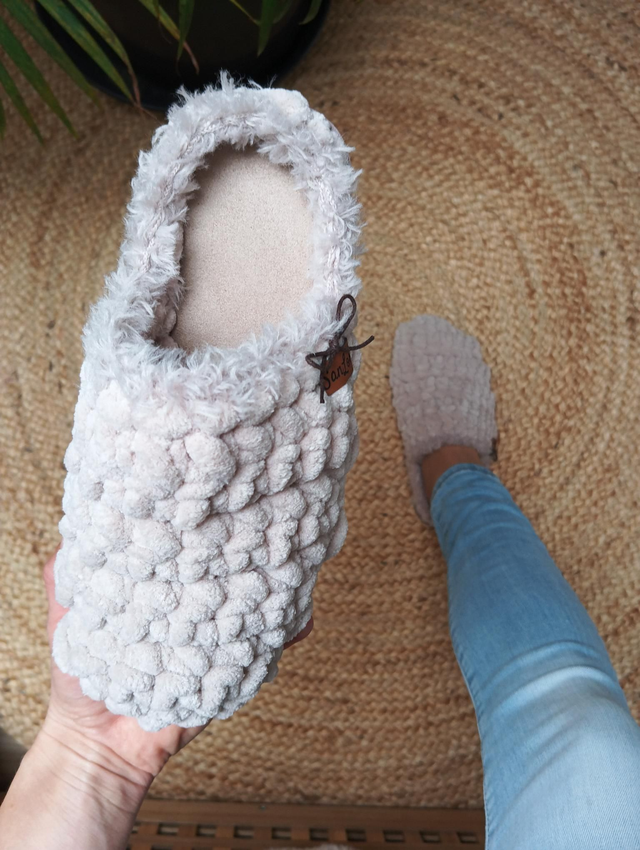 Heboučké plyšové pantofle, latte