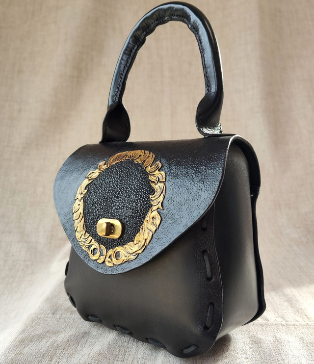 Sac en cuir noir, style victorien