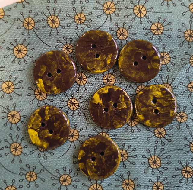 Boutons grès noir et jaune 