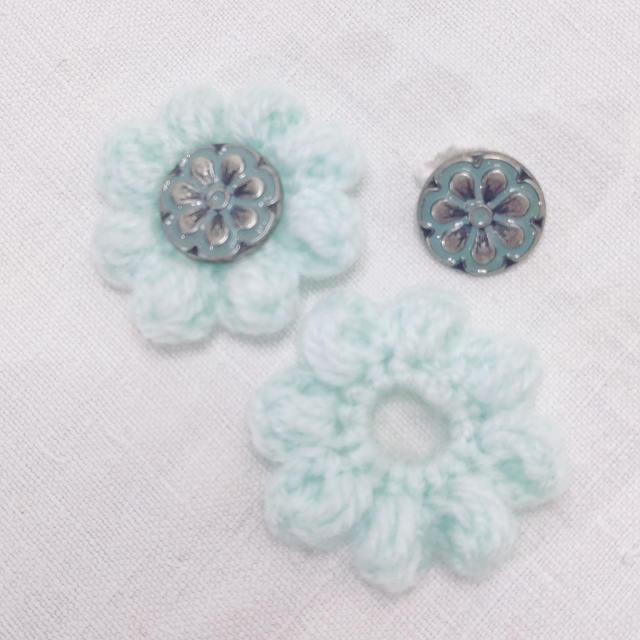 Boutons Fleurs Pomponettes Cerisier Turquoise