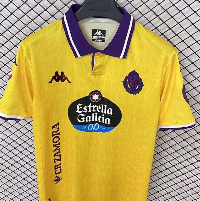 Tercera equipación Real Valladolid 25, 26