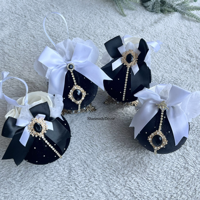 Black &amp; Gold Velvet Bauble Ornaments 