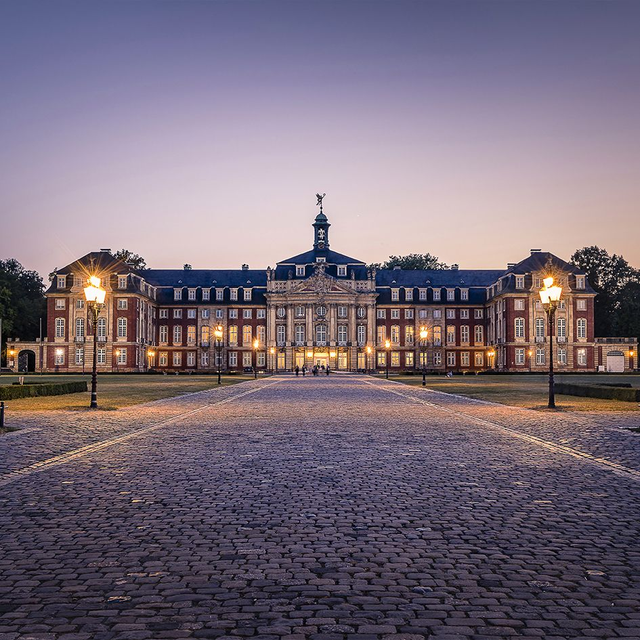 Schloss im Abendlicht