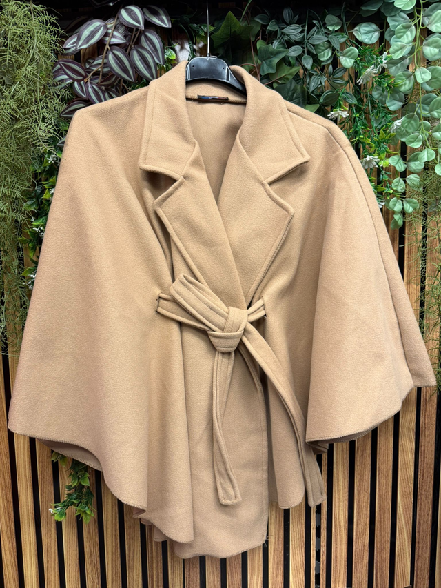 Cape met ceintuur zand