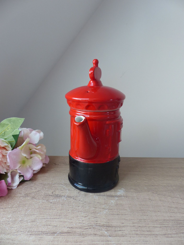 Théière Vintage Price Kensington – Boîte aux Lettres Anglaise – Céramique Rouge et Noire – Fabriquée en Angleterre