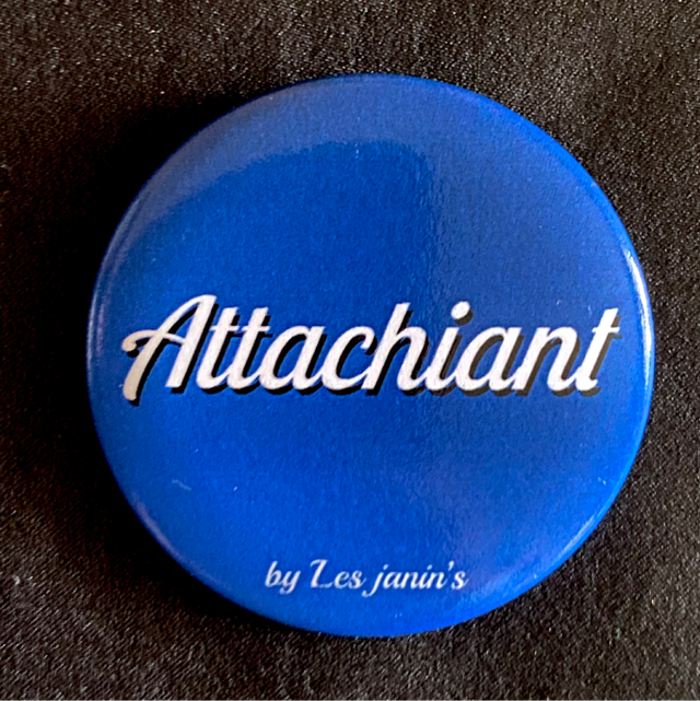 Badge Attachiant