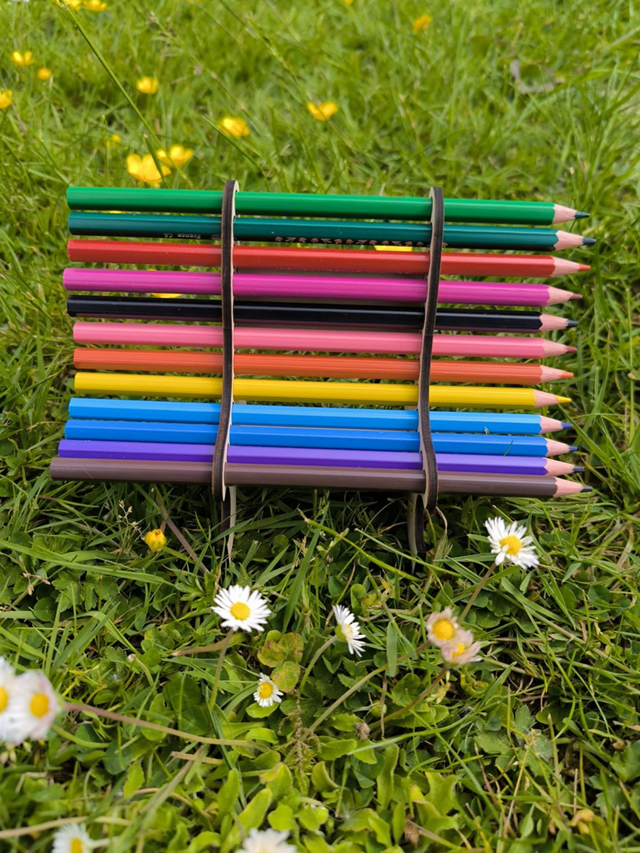 Banc à crayons de couleur