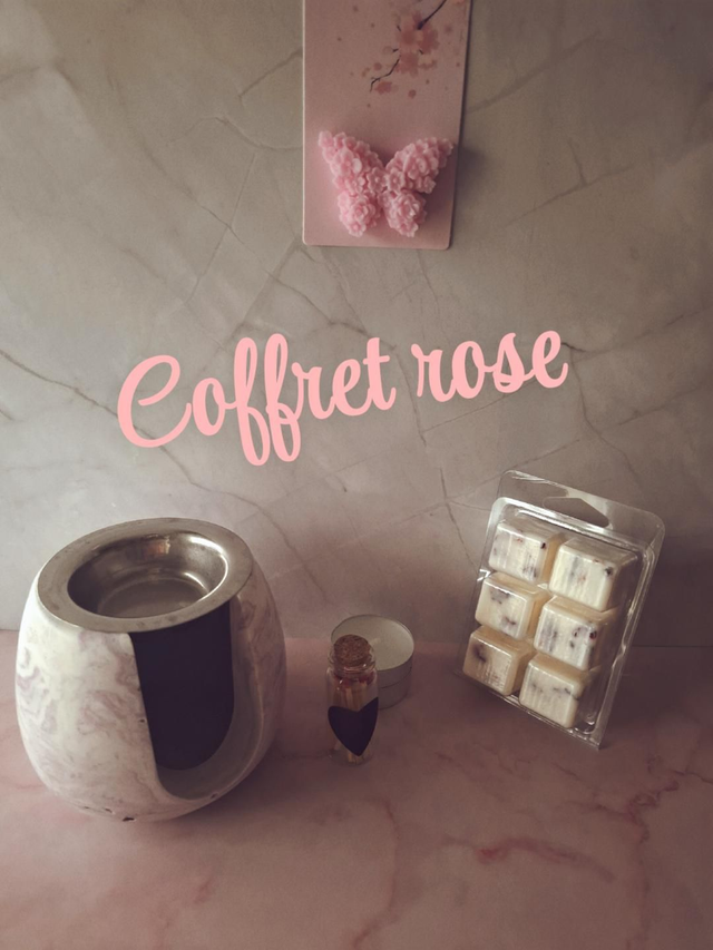 Coffret rose + un fondant 🦋 à la cannelle 