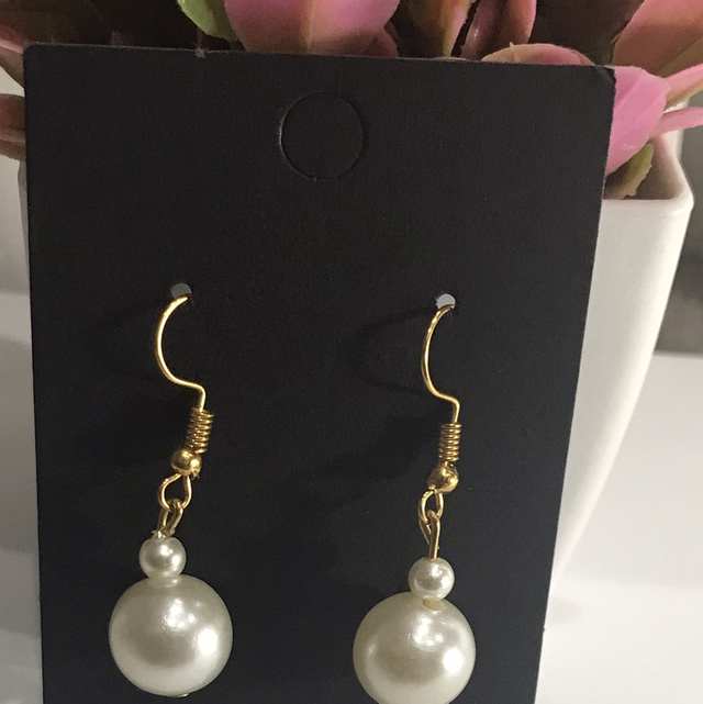 White Dangling Earrings- WDE09