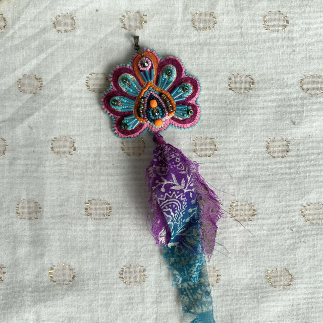 Pendentif bohème paon