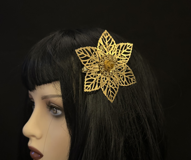Autumnal brooch