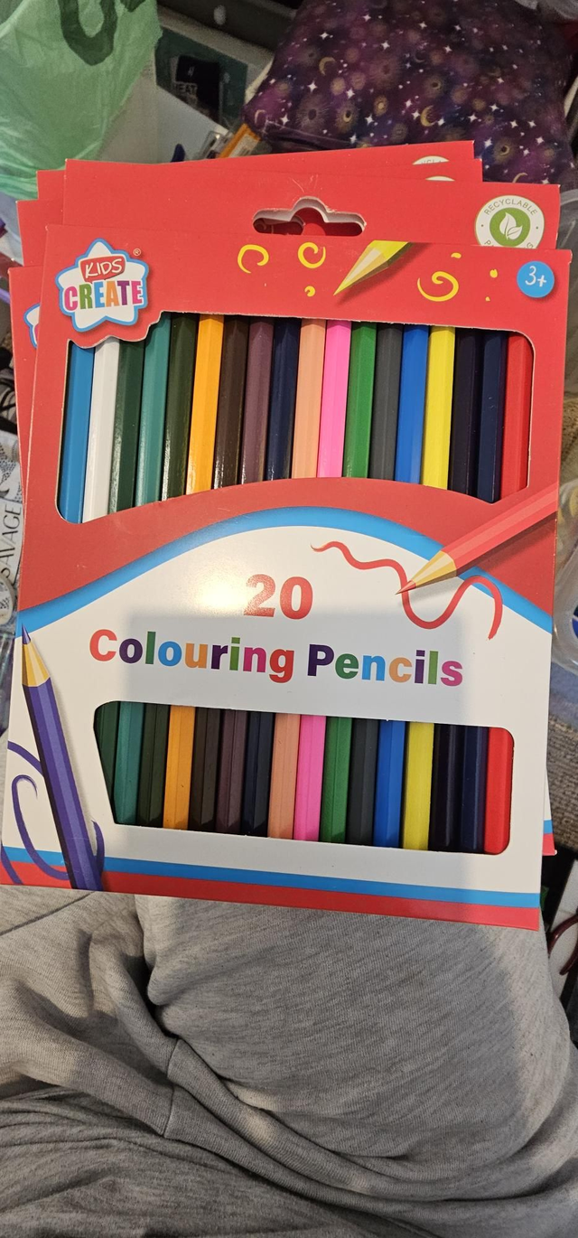 20 colouring pencils 