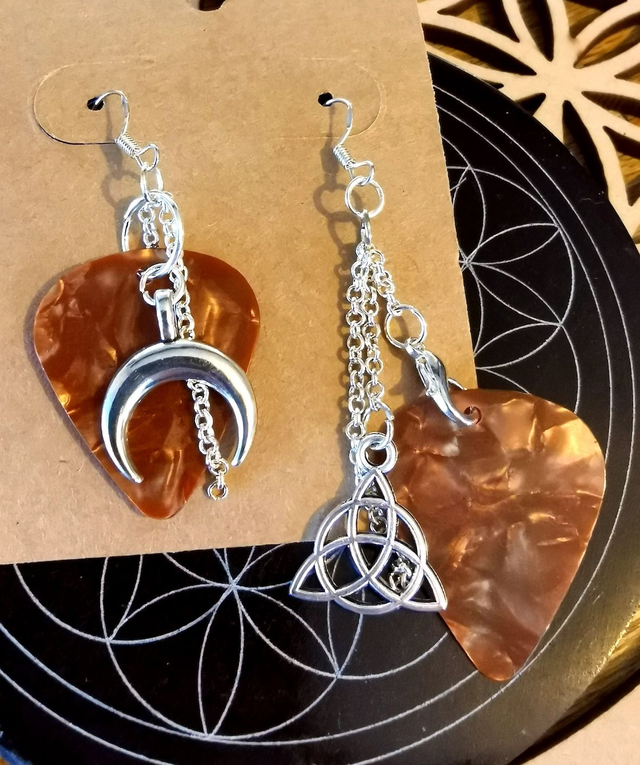 Boucles d'oreilles couleur brune, Médiators