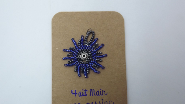 Pendentif soleil bleu